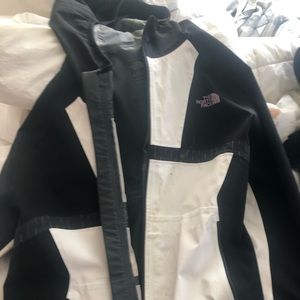 Mens Large Black and White North Face Windbreaker.